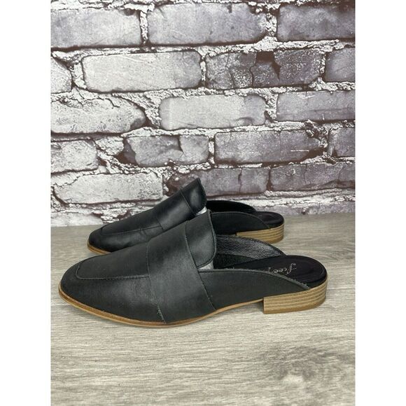 Free People At Ease Black Leather Loafer Slip On Classic Mules Women Sz 38.5EU/8 - Picture 1 of 16